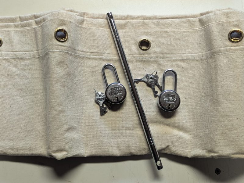 Evasion d'un sac postal (Mail bag escape)