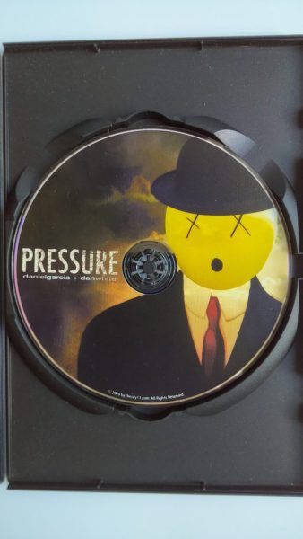 PRESSURE : Pénétration d'un téléphone dans UN ballon. UN MIRACLE !