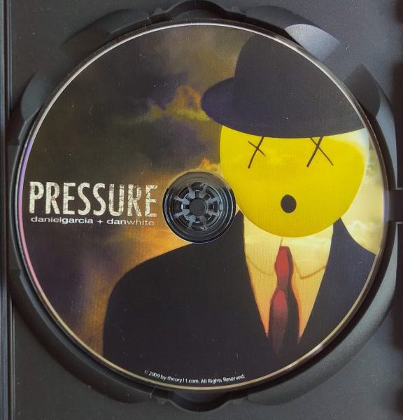 PRESSURE : Pénétration d'un téléphone dans UN ballon. UN MIRACLE !